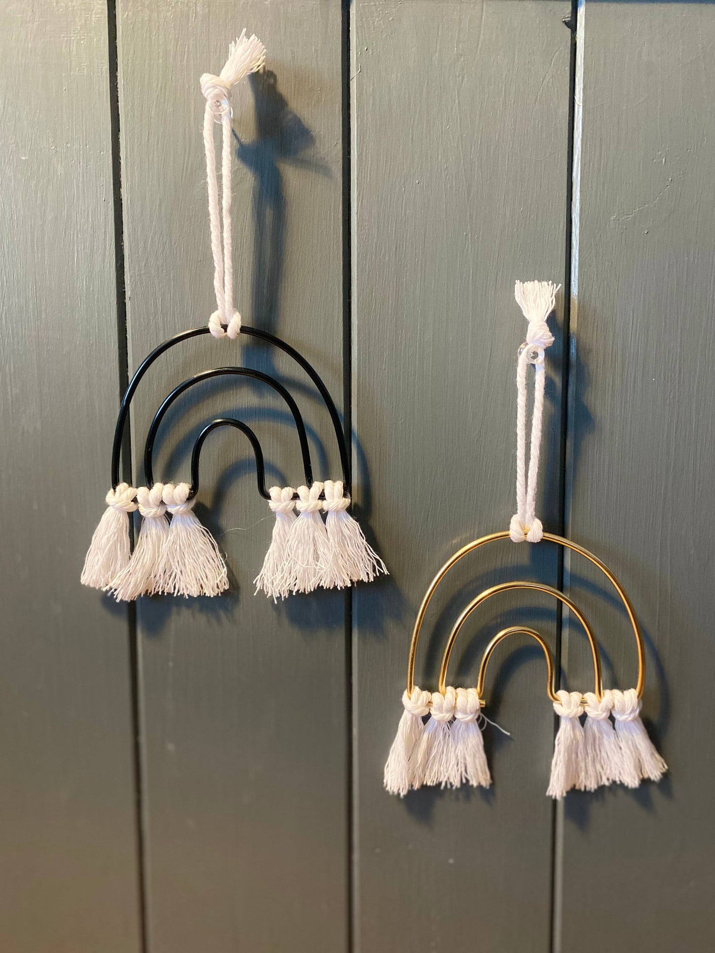 Rainbow hanger with macramé